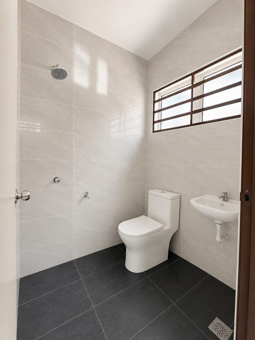 Second bathroom with a window, Arena Perpaduan Utama, Tambun