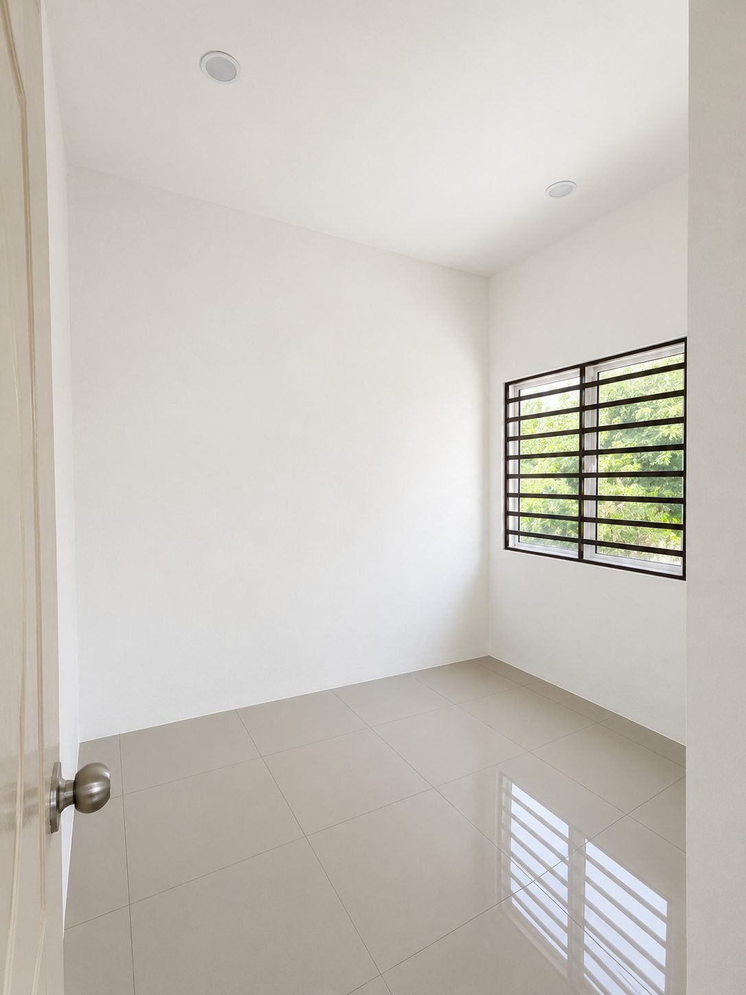 Bedroom with a grilled window, Arena Perpaduan Utama, Tambun