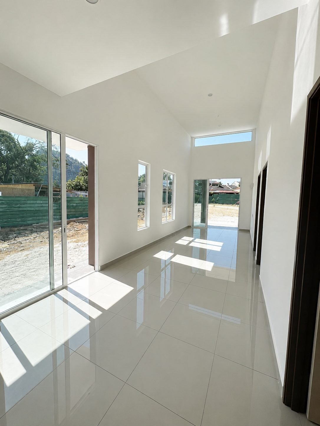 Full-height sliding doors opening to the rear yard, Arena Perpaduan Utama, Tambun