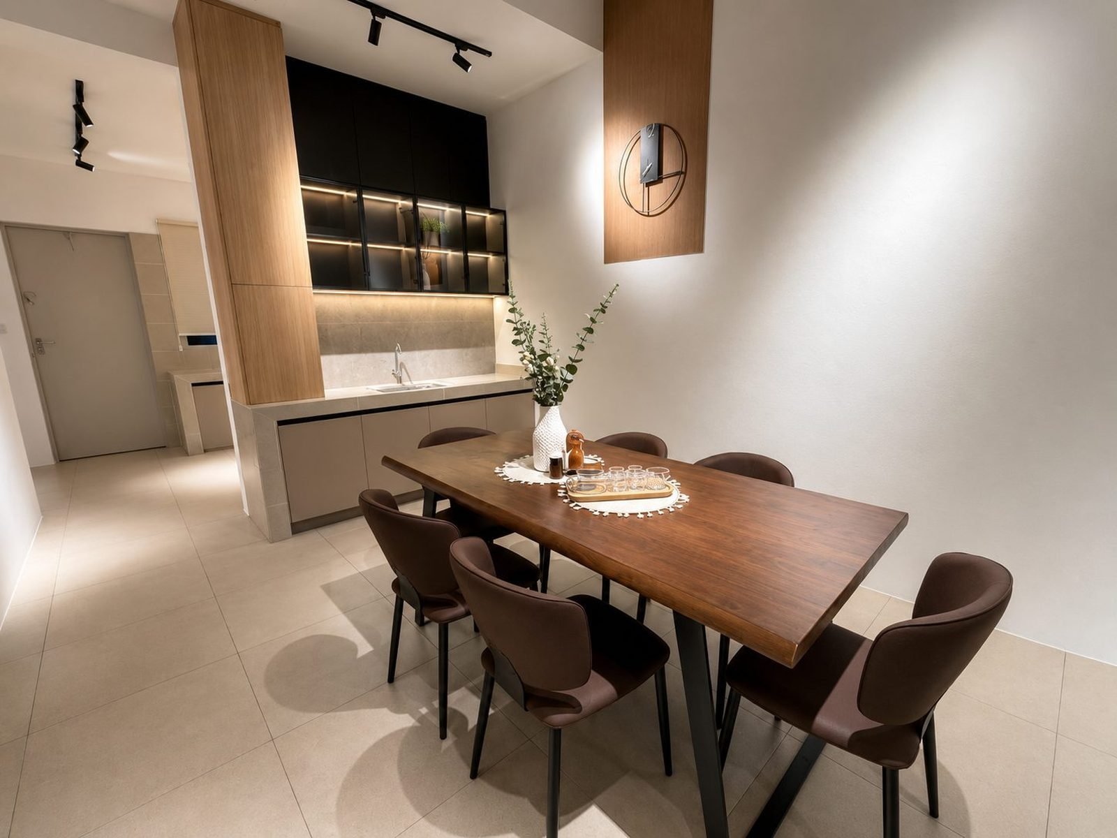 Double-Storey Terrace — Dining area