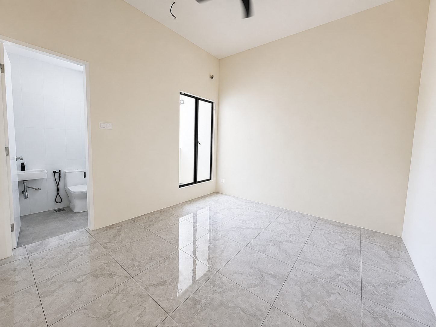 Bedroom with its own bathroom alongside, Pulai Heights terrace