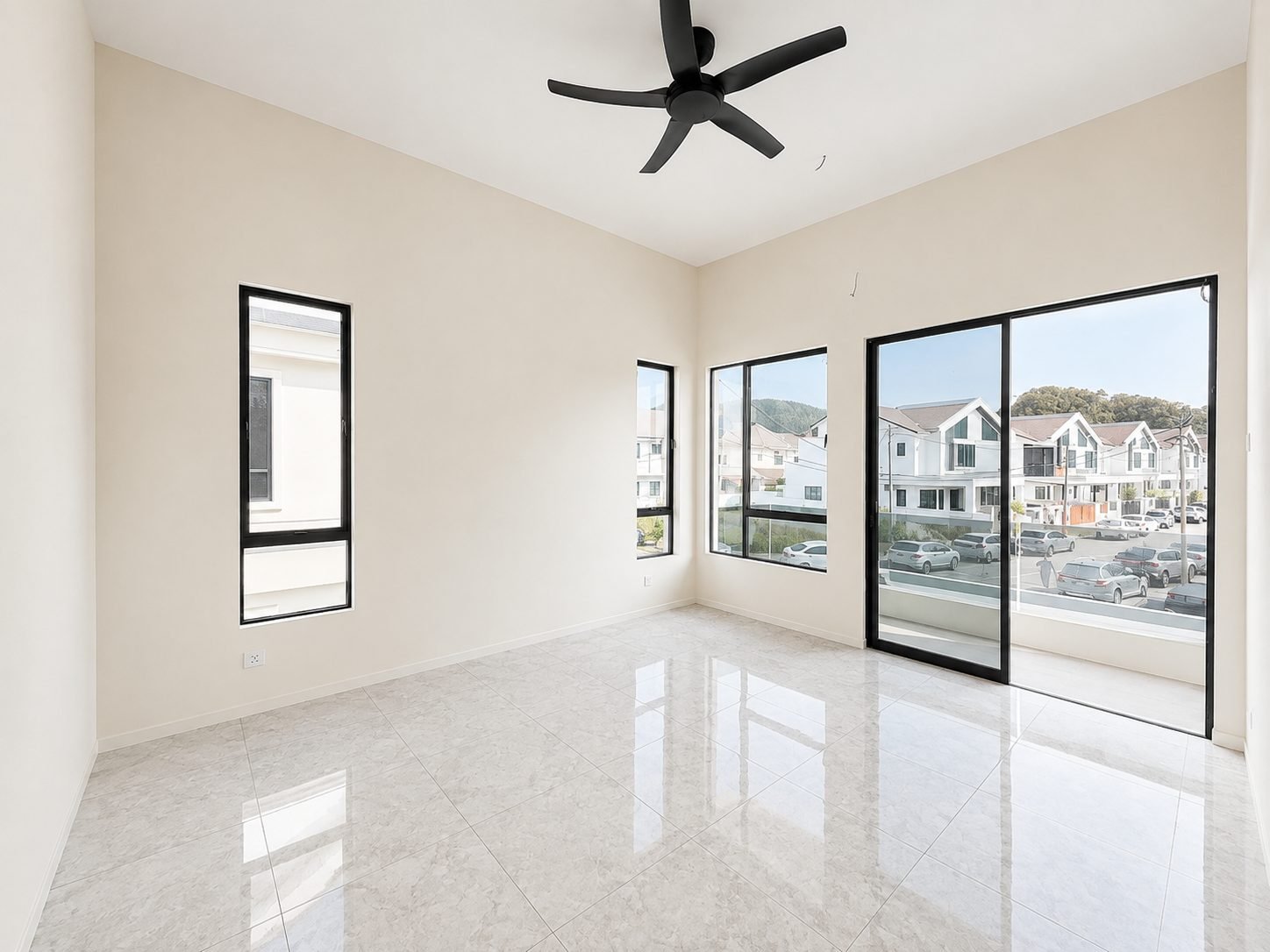 Master bedroom with a sliding door to the balcony, Pulai Heights terrace