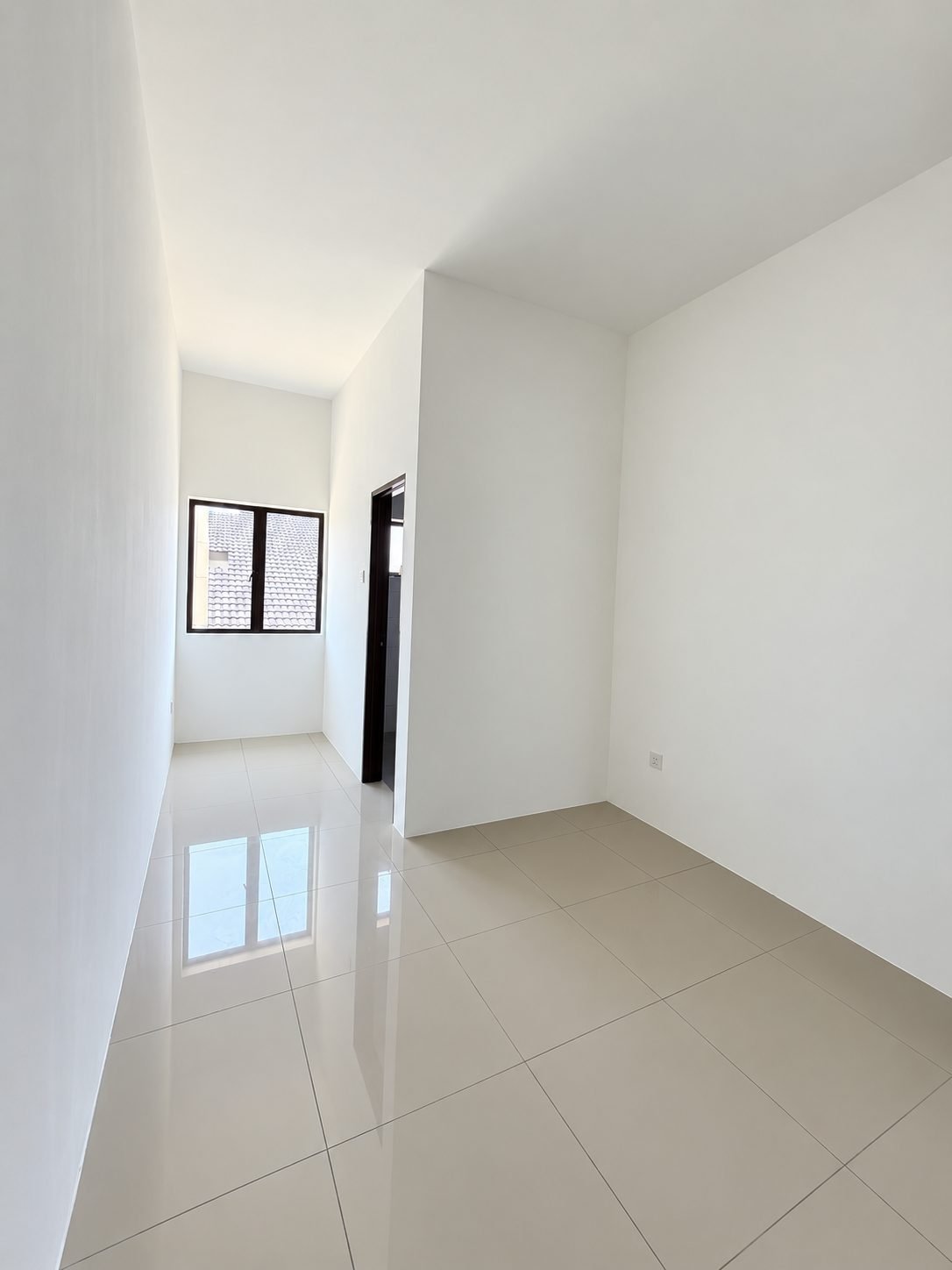 Second unfurnished upstairs bedroom, double-storey show house