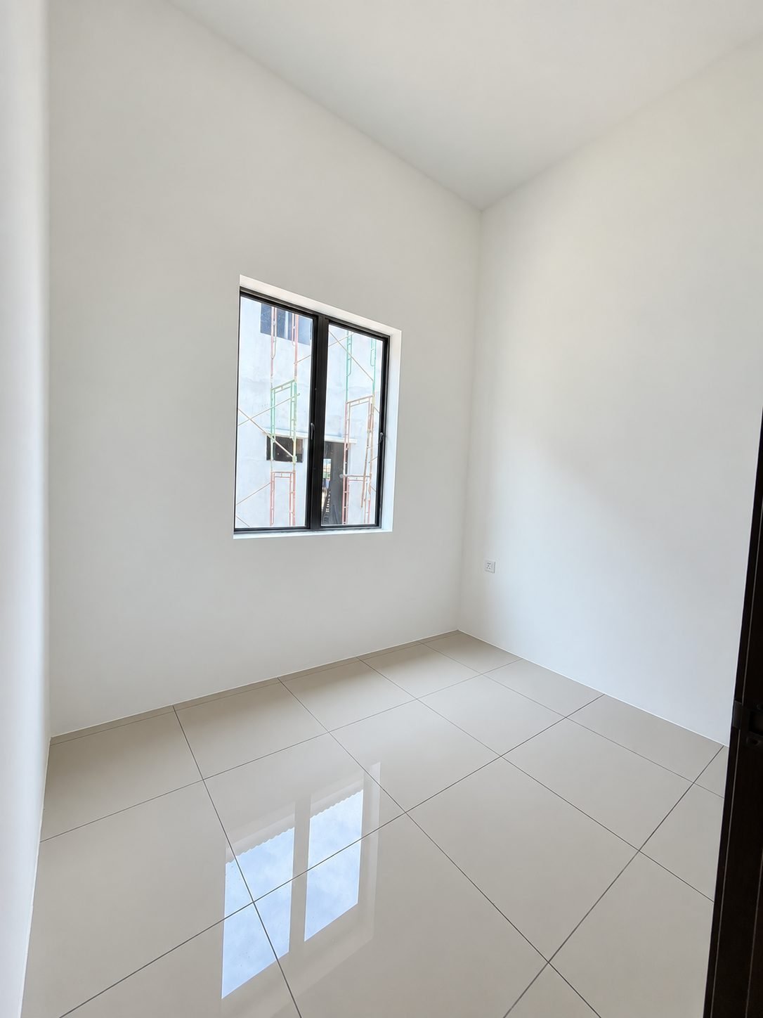 Unfurnished bedroom, single-storey show house at Taman Raia Saujana III
