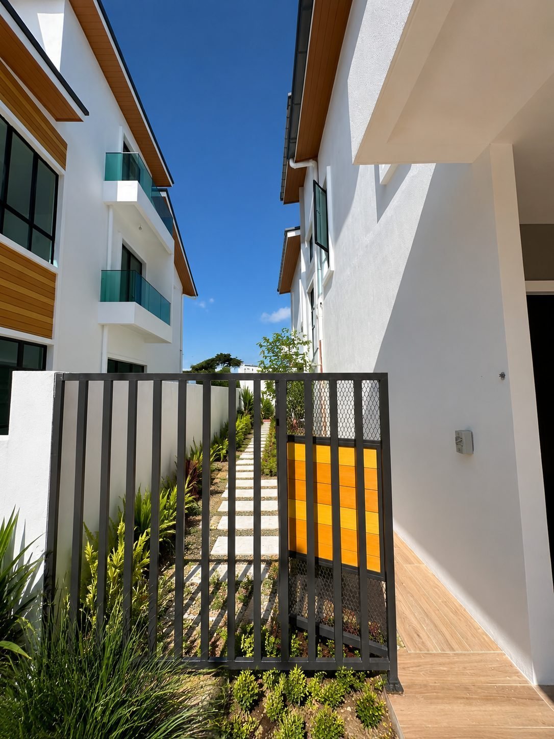 Timber-slat side gate and path, Thompson Prestige bungalow